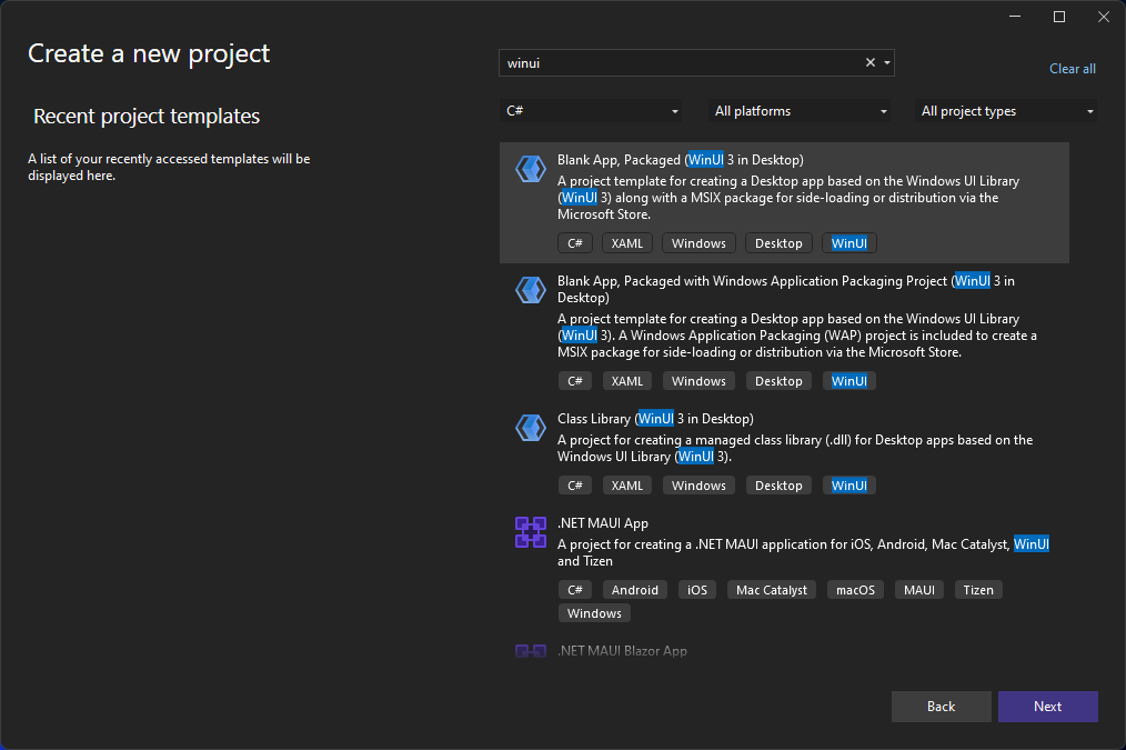 Capture d’écran de la boîte de dialogue « Créer un projet » avec « WinUI » entré dans la zone de recherche, et le modèle de projet « Application vide, empaquetée (WinUI 3 sur le bureau) » mis en surbrillance.