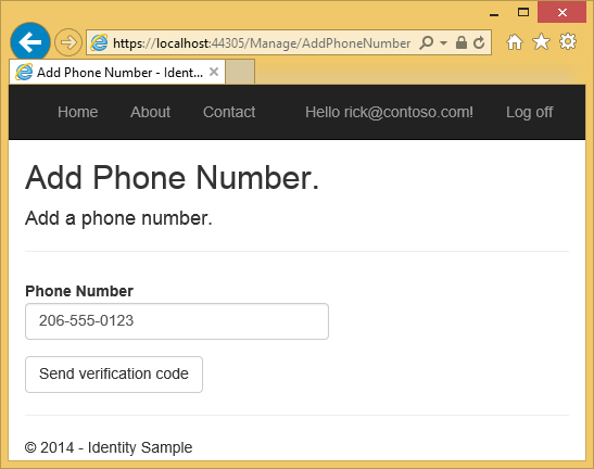 ASP.NET アプリの [電話番号の追加] ページが表示されているスクリーンショット。サンプルの電話番号が入力されており、その下に [確認コードの送信] ボタンがあります。