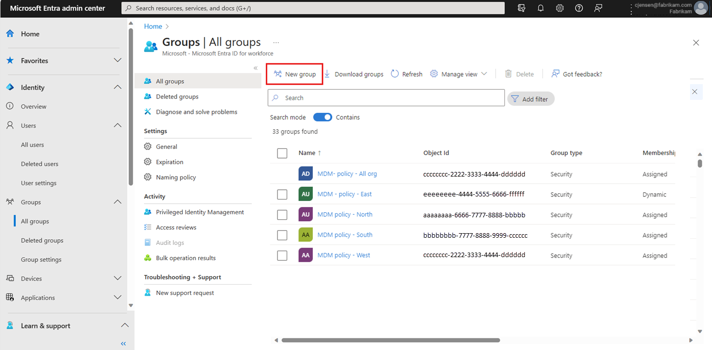 [新しいグループ] オプションが強調表示されている [Microsoft Entra グループ] ページのスクリーンショット。