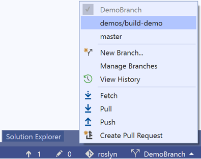 Visual Studio IDE の右下隅にあるステータス バーを使用して表示できる現在の分岐 