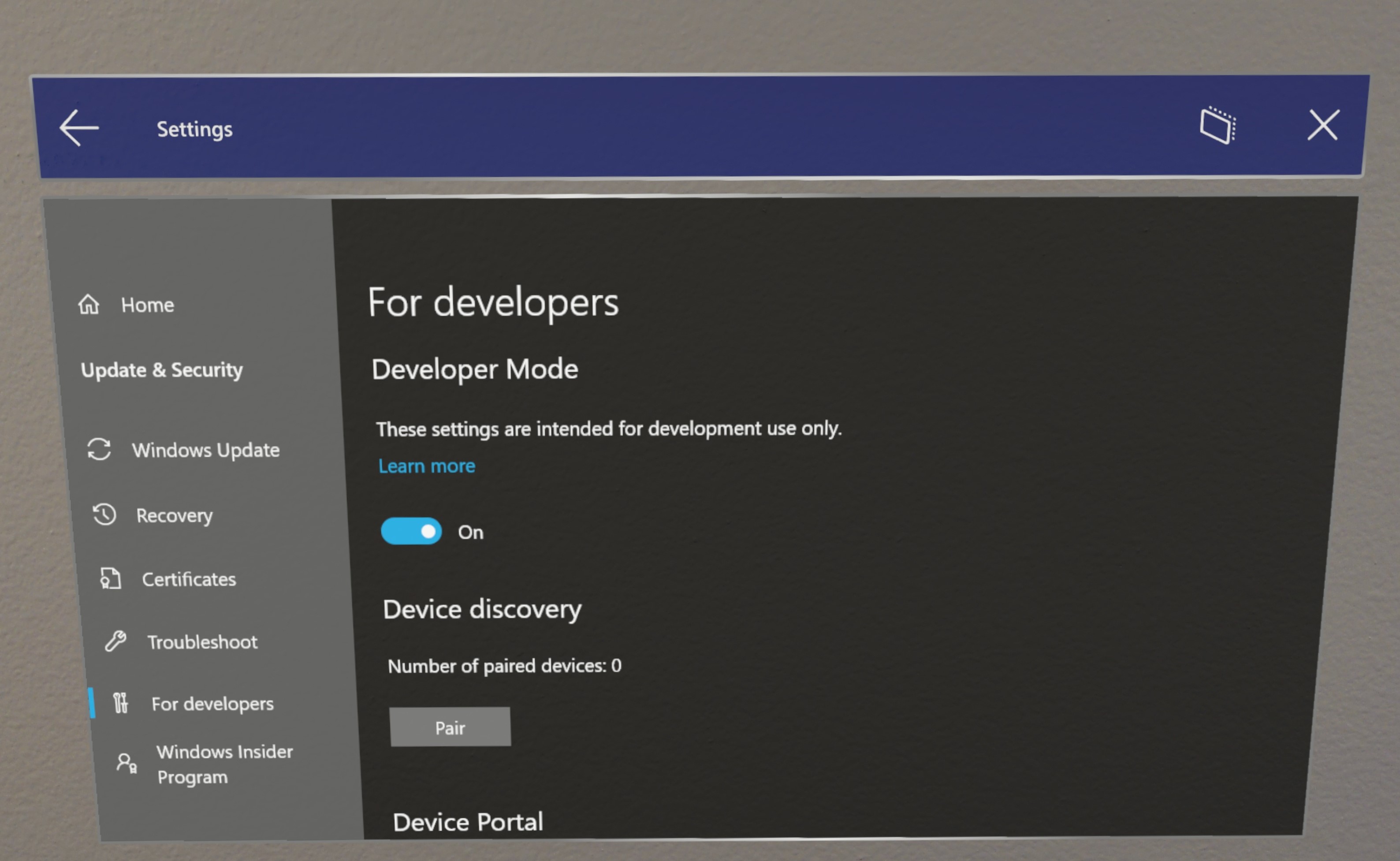 Windows Holographic の設定アプリで開発者モードを有効にする