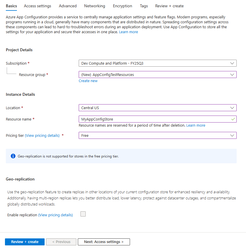 Schermopname van de Azure portal die het basistabblad toont voor het aanmaken waarop het gratis niveau is geselecteerd.
