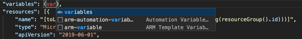 Visual Studio Code 的屏幕截图，其中显示了 Azure 资源管理器模板变量的代码片段。