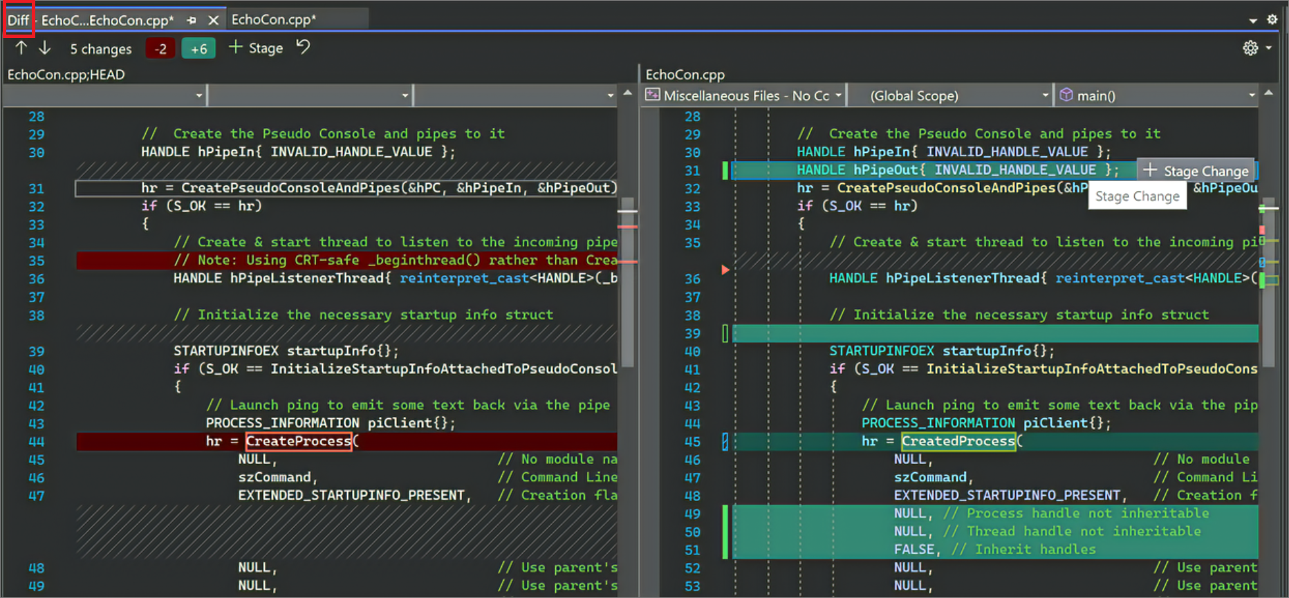 Visual Studio 2022 中“暂存更改”“差异”视图的屏幕截图。